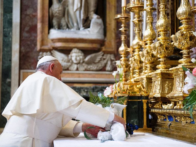 Papa Francisco na Basílica de Santa Maria Maior (Lusa)