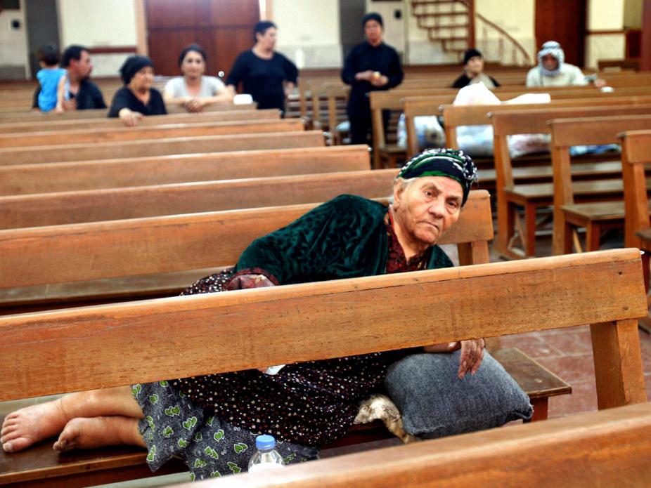 Cristãos em fuga refugiam-se numa igreja iraquiana (Lusa)