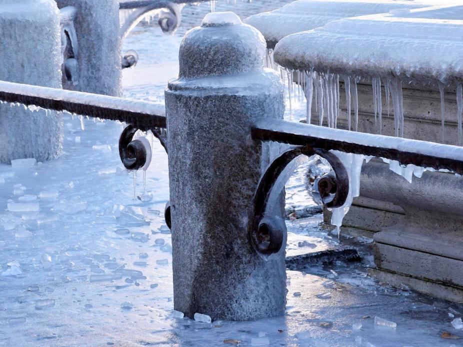 Gelo na Praça de São Pedro. Foto: Lusa