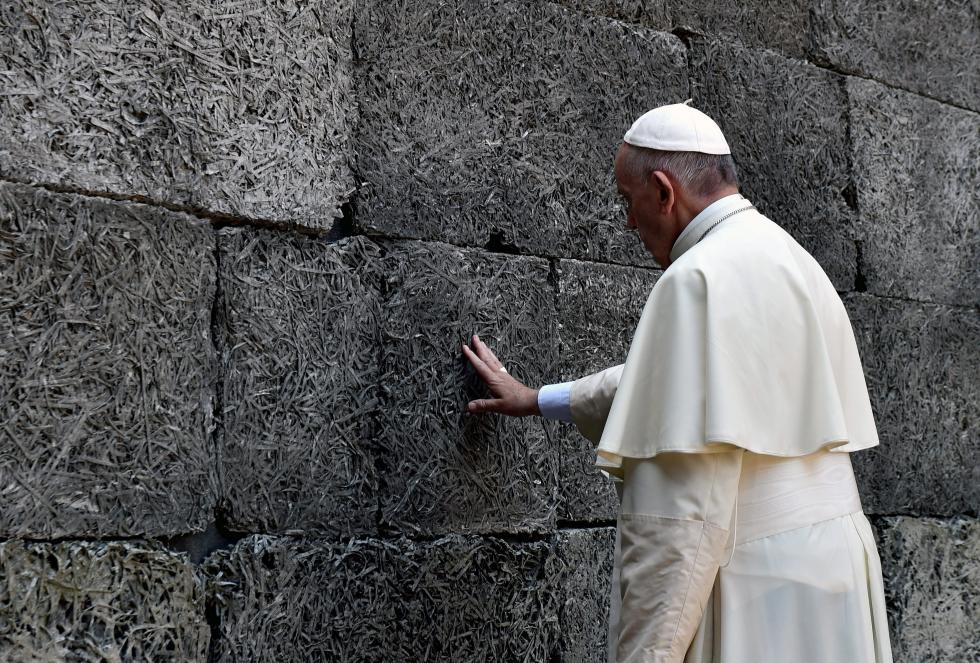 Papa Francisco em Auschwitz. Foto: Lusa