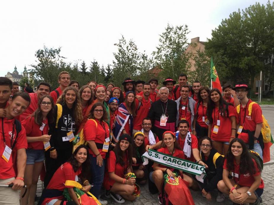 D. Joaquim Mendes com jovens da Paróquia de Carcavelos na JMJ 2016