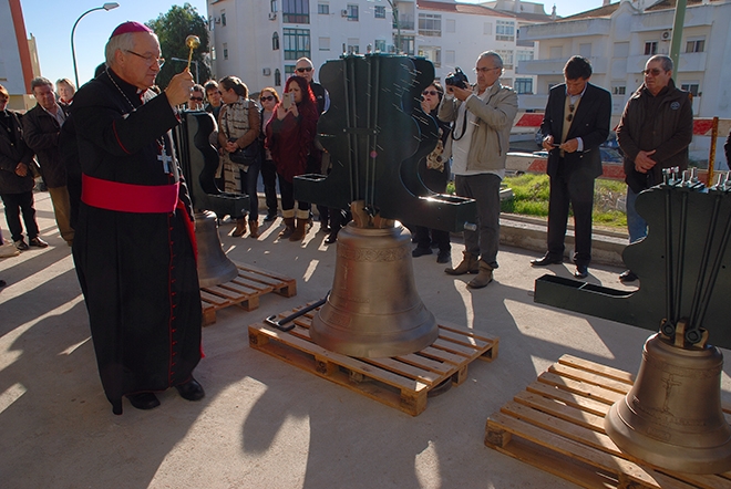 Bênção dos sinos da futura igreja de Almancil. Foto: Samuel Mendonça/Folha do Domingo