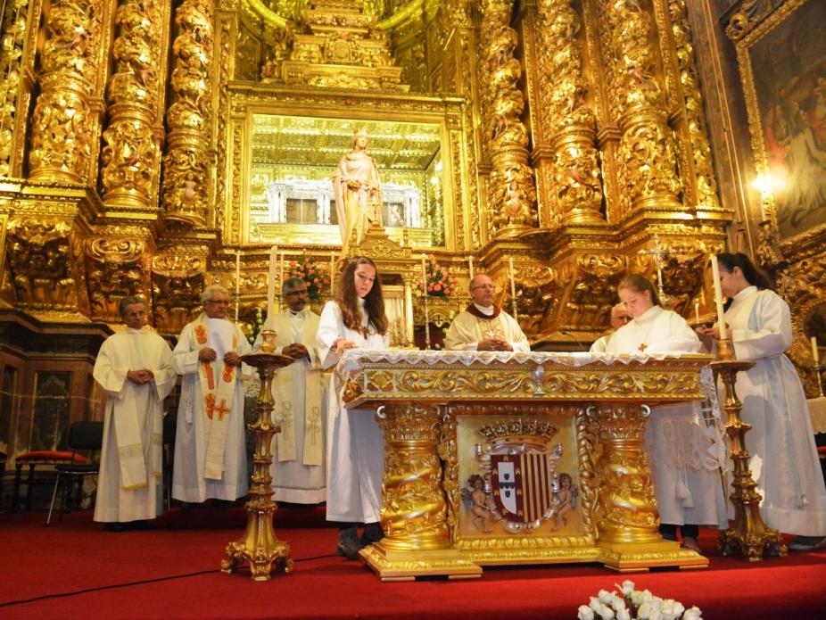 (Confraria da Rainha Santa)