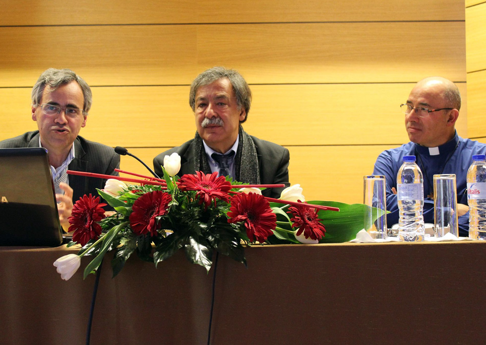 Foto: UASP Timóteo Cavaco, António Agostinho (moderador), padre Rui Valério