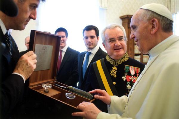 António Almeida Ribeiro com o Papa Francisco (imagem de arquivo)