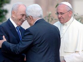 Papa Francisco e os presidentes da Palestina e de Israel (Lusa)