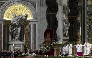 Celebração da Vigília Pascal na Basílica de São Pedro/Lusa