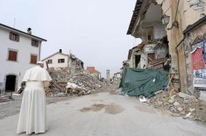 Foto: Papa Francisco durante a sua visita a Amatrice em 2016