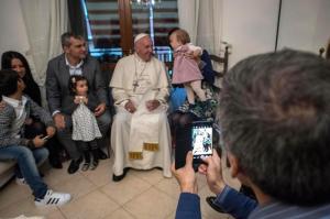 Foto: Lusa - Papa Francisco visita padres que abandonaram o sacerdócio