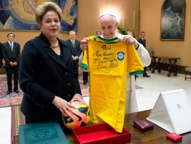 Papa Francisco com a presidente do Brasil