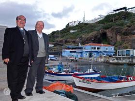 Padre João Chaves com D. António Sousa Braga, bispo de Angra (igrejaacores.pt)