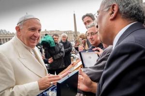 CM Lisboa - Papa Francisco com António Costa, na Praça de São Pedro