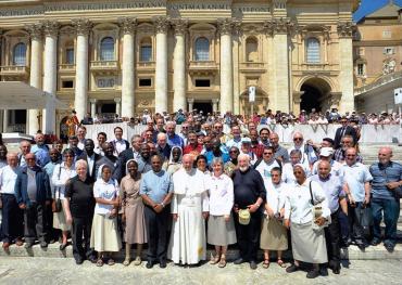 Foto: Combonianos; Papa Francisco com a família Comboniana (maio 2017)