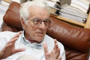 DR, Daniel Serrão