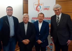 Foto:DNPJ Padre Eduardo Novo, D. Joaquim Mendes, Jacek Purchila e Bronislaw Misztal