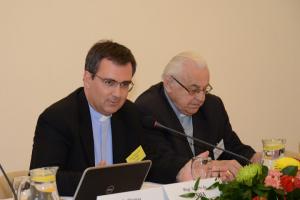 CCEE - Padre Duarte da Cunha com o cardeal Miloslav Vlk, arcebispo emérito de Praga