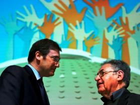 Pedro Passos Coelho e padre Lino Maia (Lusa)