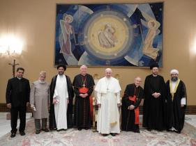 Foto Lusa, Papa Francisco com líderes muçulmanos britânicos e o arcebispo de Westminster, D. Vincent Nichols