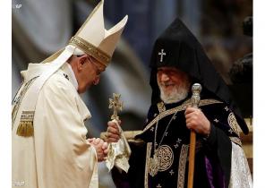 Papa Francisco com Karekin I, em maio de 2014