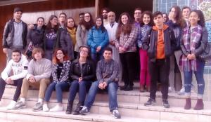 DR - Sheik David Munir no meio do grupo de jovens católicos que visitou a Mesquita Central de Lisboa