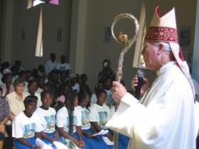Foto: Liga dos Servos de Jesus - D. Manuel Felício na missão de Kilenda em 2012