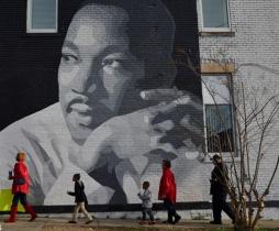 Foto: Reuters - Mural recorda figura de Martin Luther King
