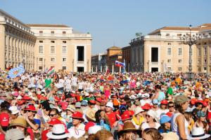 Milhares de acólitos vão estar esta tarde na Praça de São Pedro