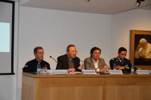 Conferência de Imprensa com tenente-coronel Albino Tavares, padre Carlos Cabecinhas, Paulo Fonseca e major  Bruno Ramos