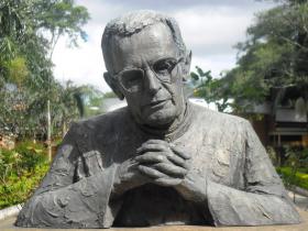 Busto do Beato Tiago Alberione