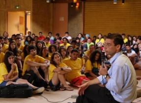 Foto: Patriarcado de Lisboa - Jovens portugueses em Taizé conversaram com o irmão David 